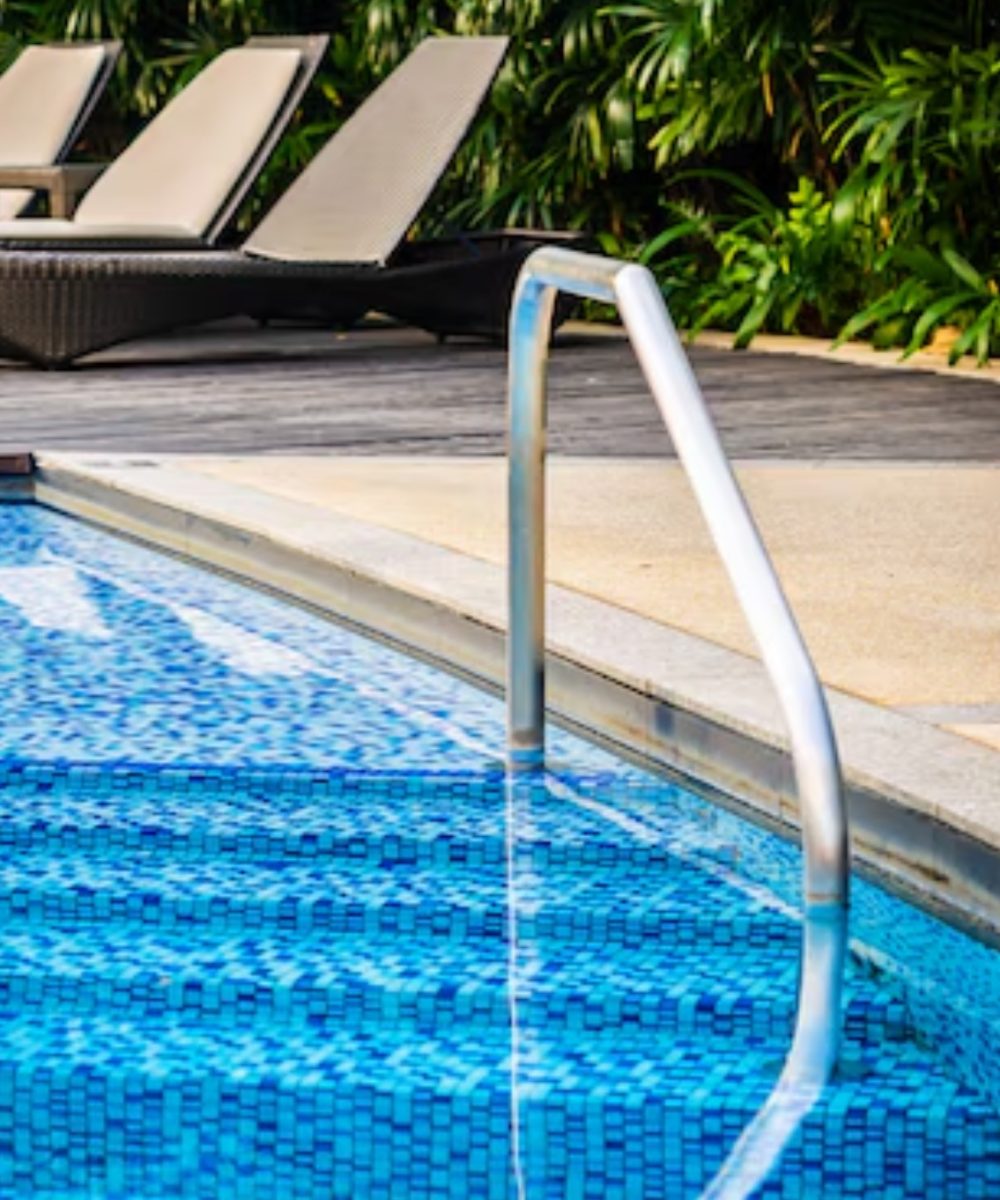 swimming pool swimming pool